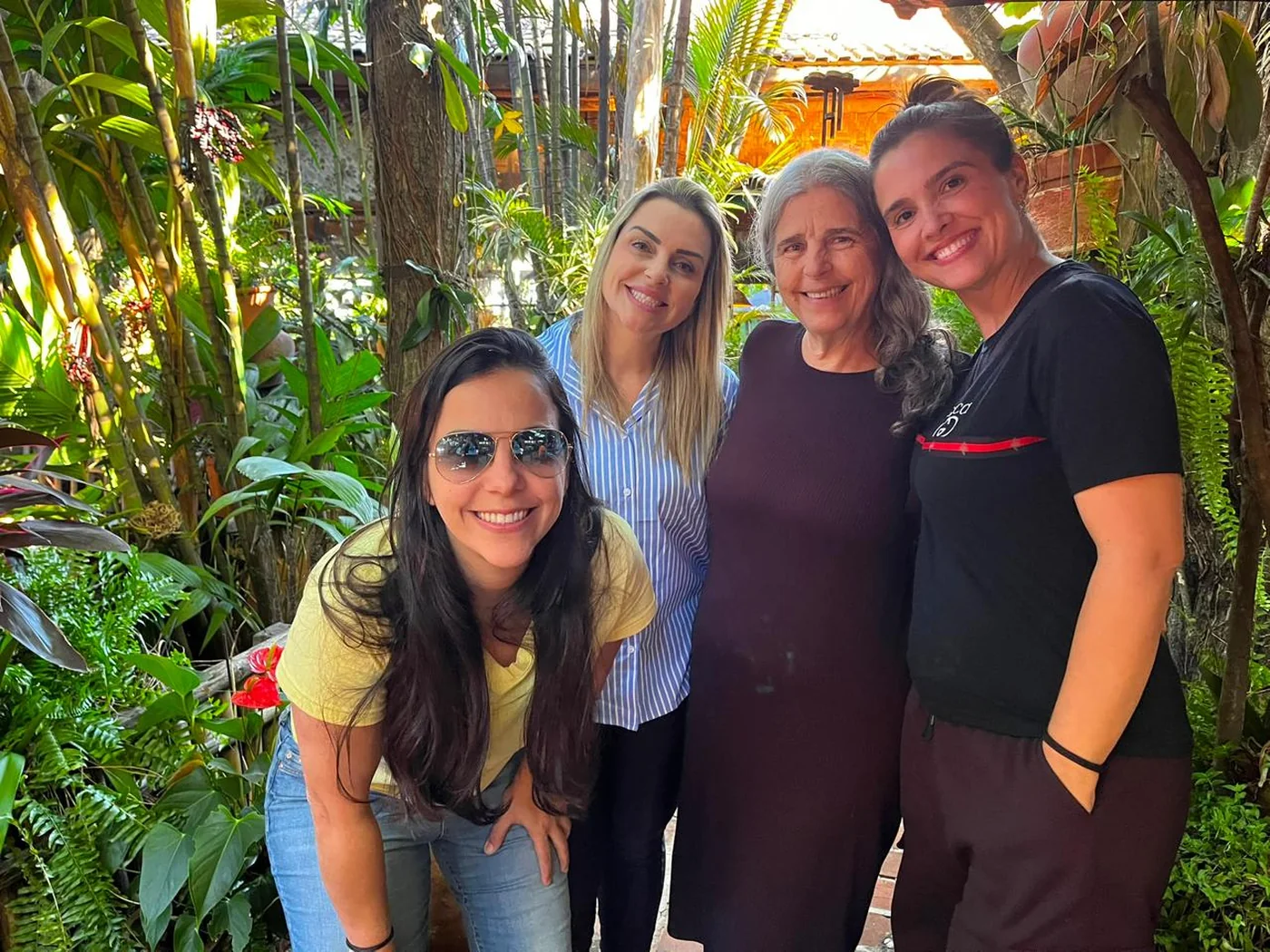 A família que produz o café da Altos Di Vasto, reunida